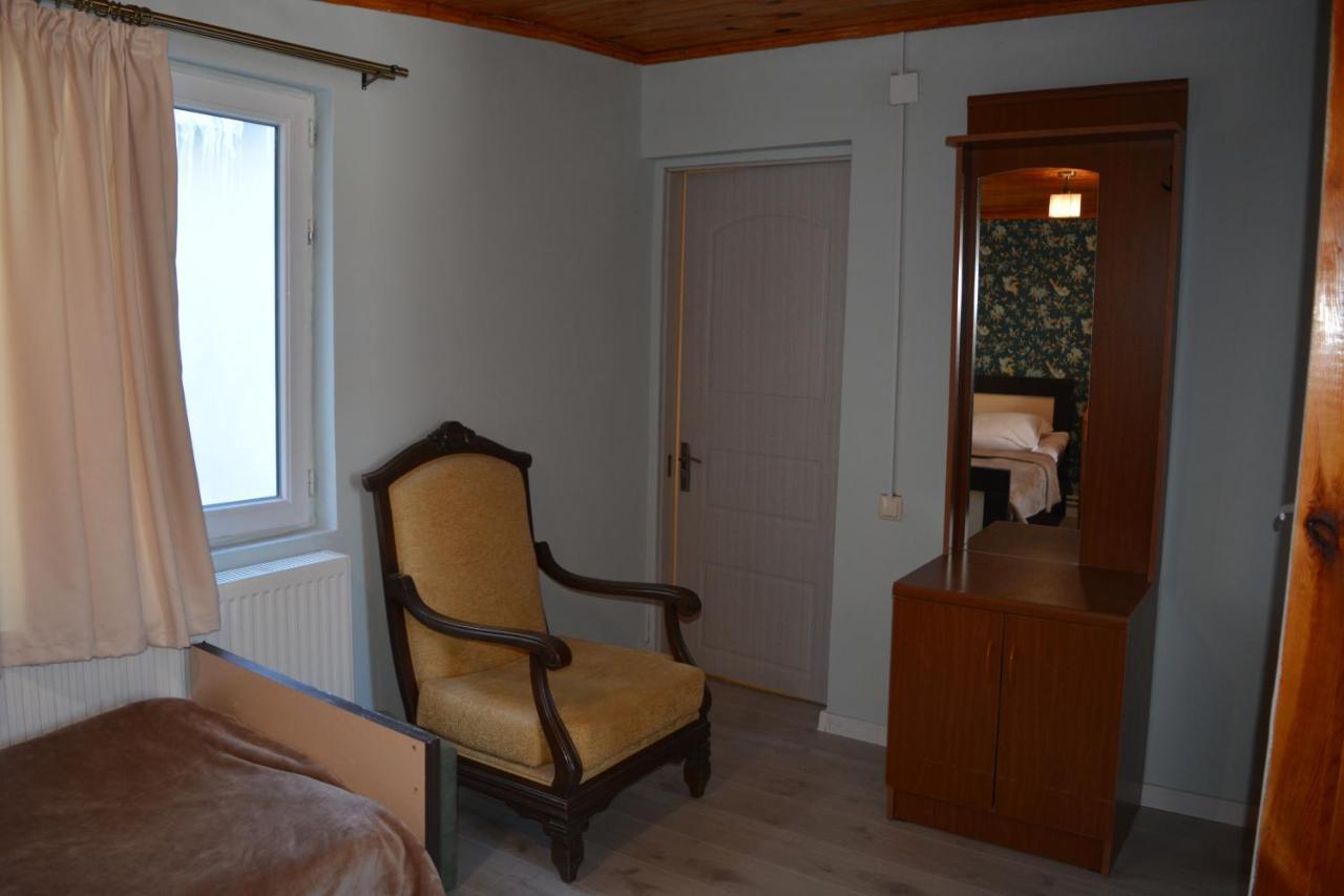 Guesthouse Of Manoni Ratiani เมสเตีย ภายนอก รูปภาพ