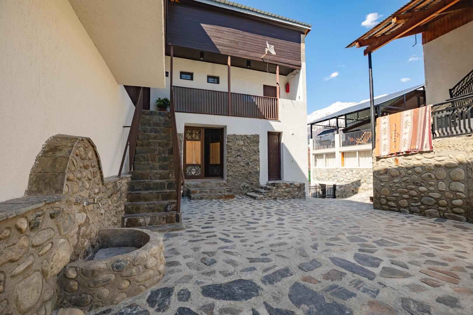 Guesthouse Of Manoni Ratiani เมสเตีย ภายนอก รูปภาพ